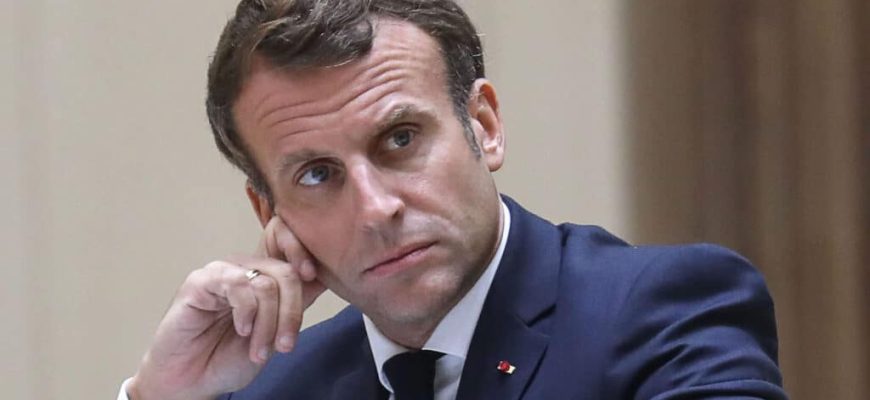 Macron blames games and media: young people "losing touch with reality"