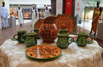 An exhibition where Phrygian patterns were embroidered on clothes, tiles and ceramics was opened in Kütahya.