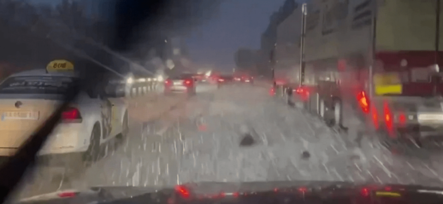Bad weather in Kyiv - hail covered the capital, thunder was heard, there were power outages