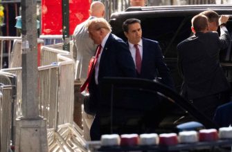 Donald Trump ankommer retten i New York