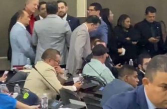 They capture Jorge Cálix in a secret meeting in the middle of the NC session