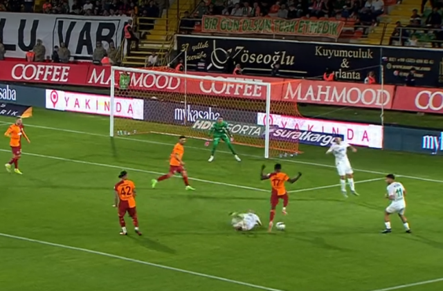 Is there a penalty or not?  Famous commentators agreed on the position in the Alanyaspor-Galatasaaray match