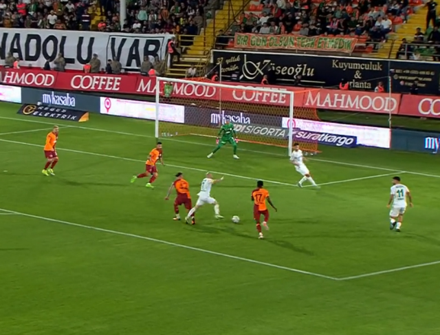 Is there a penalty or not?  Famous commentators agreed on the position in the Alanyaspor-Galatasaaray match