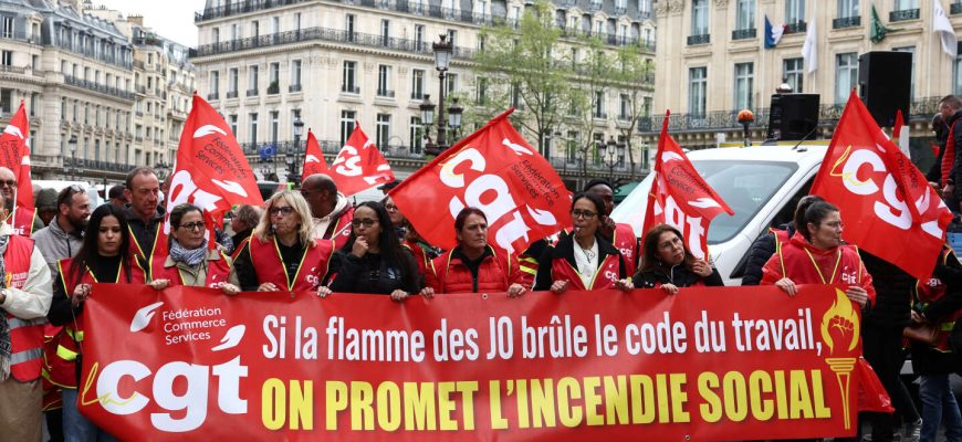 the CGT demonstrates in Paris against “social regression” in services